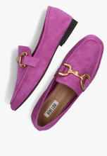 Load image into Gallery viewer, Suede Fuchsia Loafer
