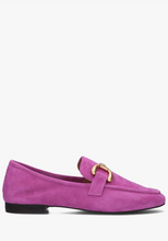 Load image into Gallery viewer, Suede Fuchsia Loafer
