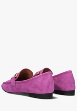 Load image into Gallery viewer, Suede Fuchsia Loafer
