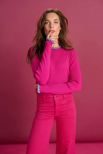 Load image into Gallery viewer, Frill Rim Turtle Neck
