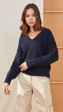 Load image into Gallery viewer, Perta V-neck
