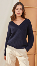 Load image into Gallery viewer, Perta V-neck
