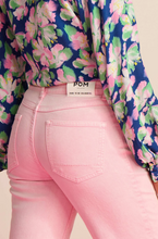 Load image into Gallery viewer, Elli Straight Blooming Pink Jeans
