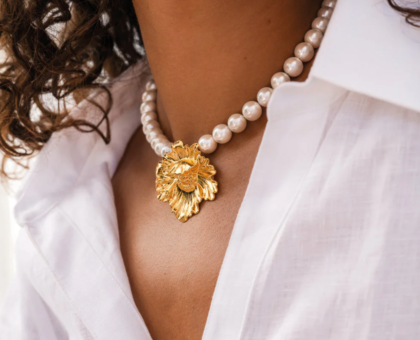 Bibi pearl choker gold